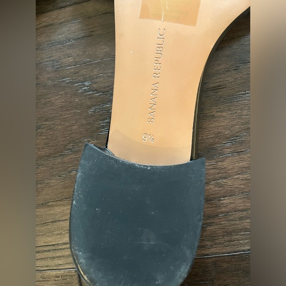 Banana Republic | Leather Slide Sandal - Picture 2 of 9